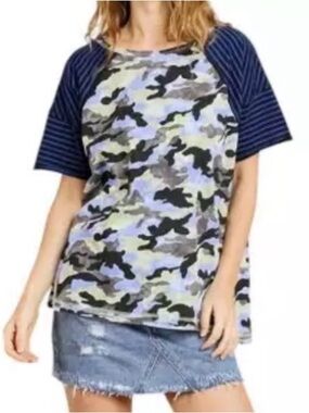 Umgee NWT Size M Women's Camouflage and Navy Striped Tee
